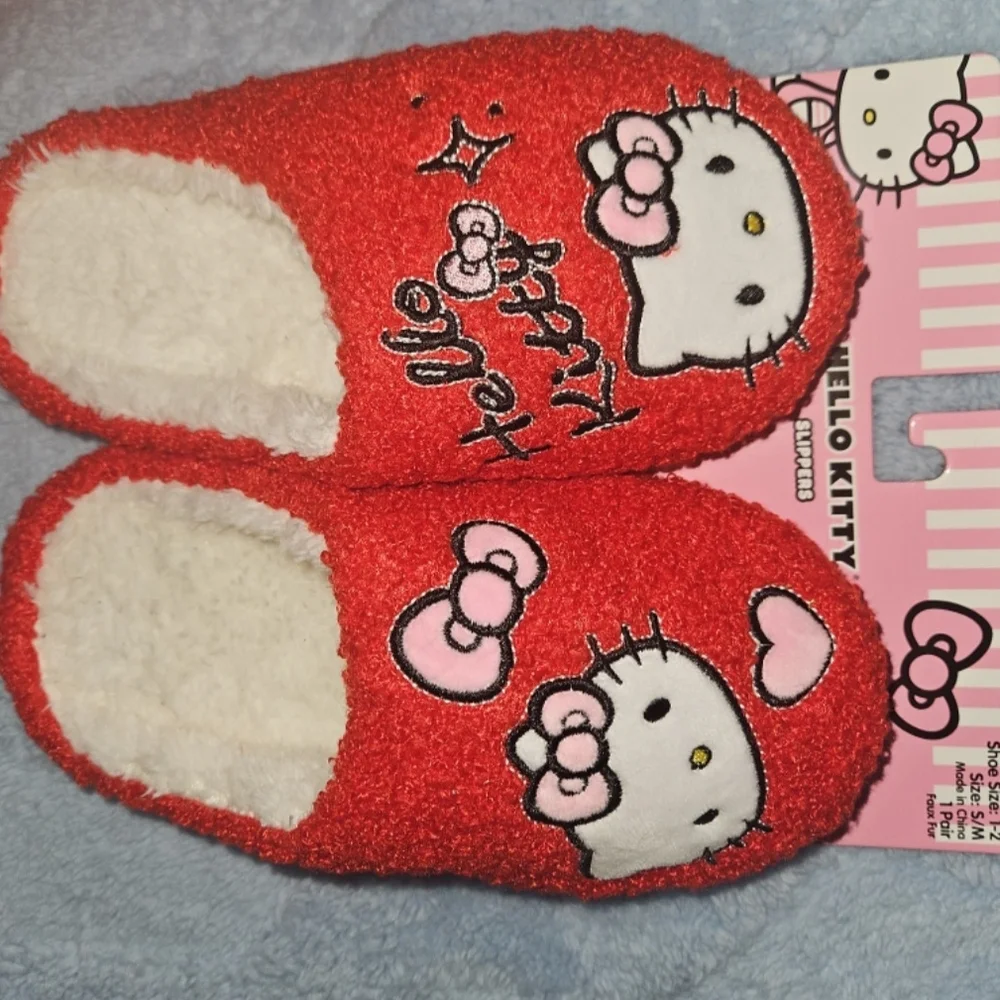 Hello Kitty Red Kids Slippers - Picture 2 of 5